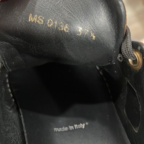 Authentic Louis Vuitton Monogram Sneakers - Picture 9 of 9